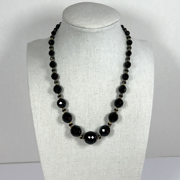 Vintage necklace choker graduated black faceted beads gold tone filigree spacers - Picture 2 of 4
